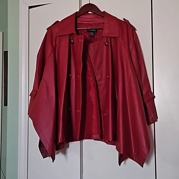 Red jacket - Picture 3 of 3